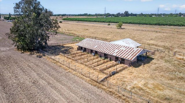 704 N Hayes Avenue, Fresno, CA 93723