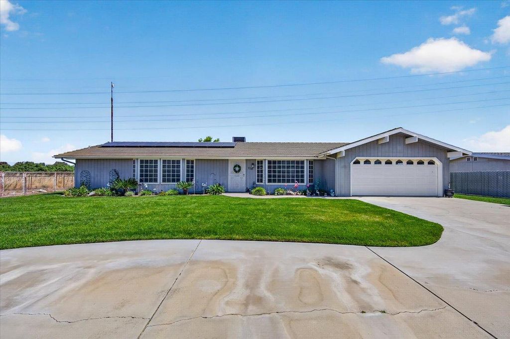 704 N Hayes Avenue, Fresno, CA 93723
