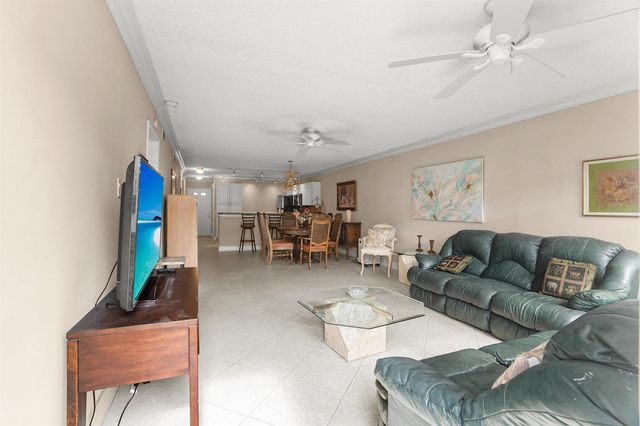 18900 Stewart Circle 7, Boca Raton, FL 33496