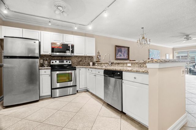 18900 Stewart Circle 7, Boca Raton, FL 33496