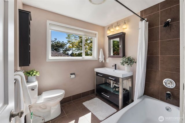 340 NE 53rd Street, Seattle, WA 98105