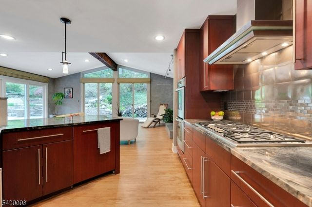 174 Bliss Rd, Mendham Boro, NJ 07945