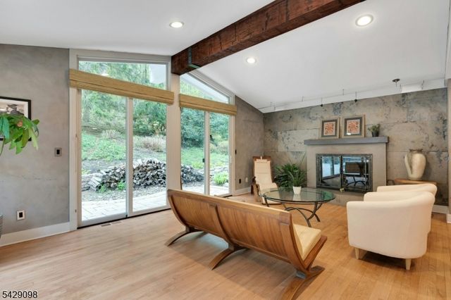 174 Bliss Rd, Mendham Boro, NJ 07945