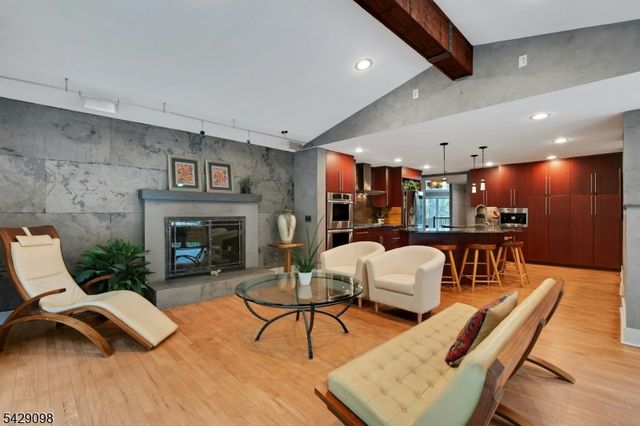 174 Bliss Rd, Mendham Boro, NJ 07945