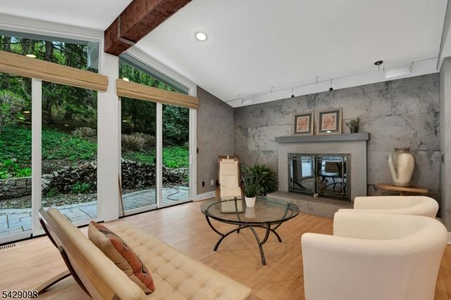 174 Bliss Rd, Mendham Boro, NJ 07945