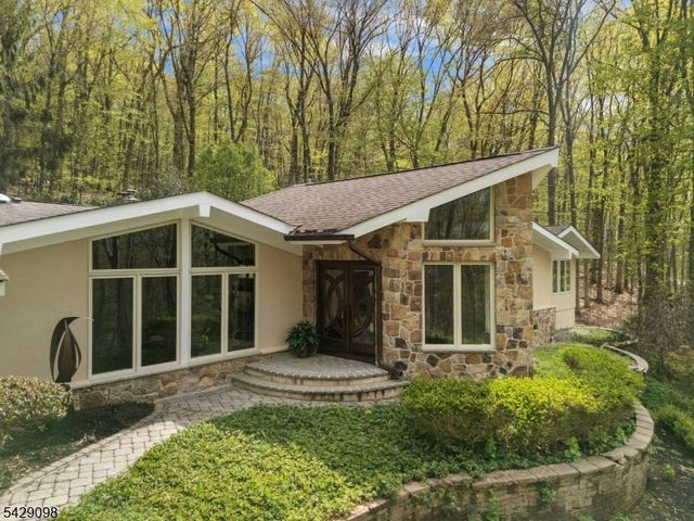 174 Bliss Rd, Mendham Boro, NJ 07945