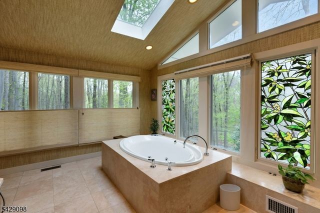 174 Bliss Rd, Mendham Boro, NJ 07945