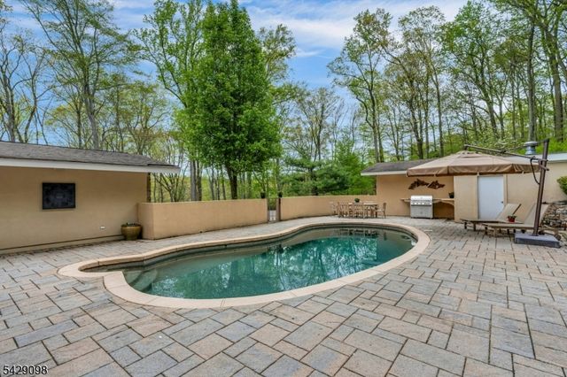 174 Bliss Rd, Mendham Boro, NJ 07945