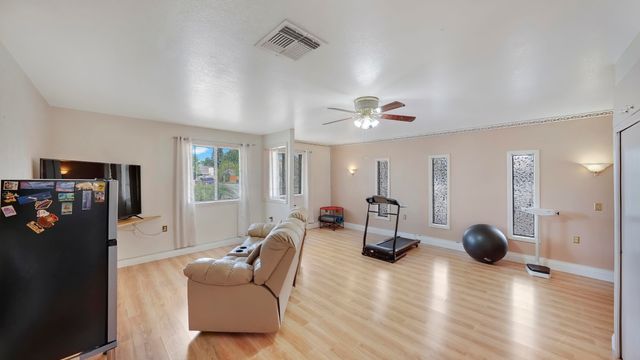 2323 E Hillcrest Avenue, Visalia, CA 93292