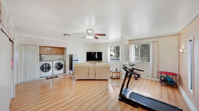 2323 E Hillcrest Avenue, Visalia, CA 93292