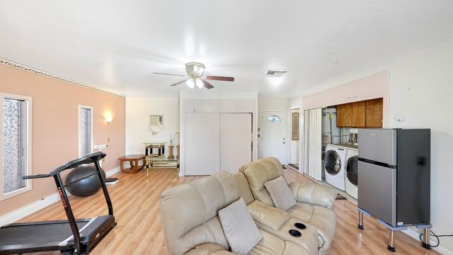 2323 E Hillcrest Avenue, Visalia, CA 93292