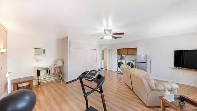 2323 E Hillcrest Avenue, Visalia, CA 93292