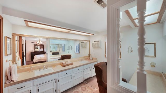 2323 E Hillcrest Avenue, Visalia, CA 93292