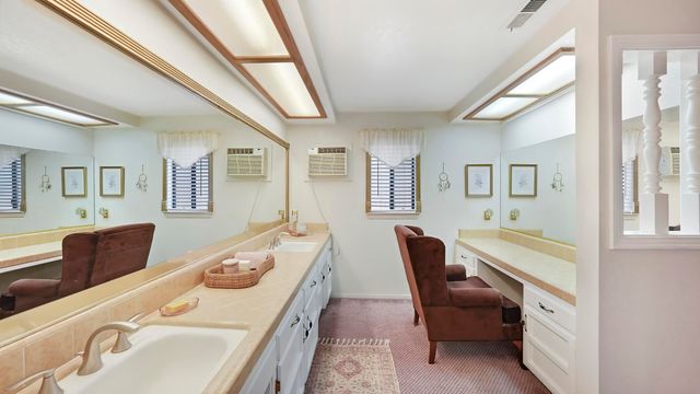 2323 E Hillcrest Avenue, Visalia, CA 93292