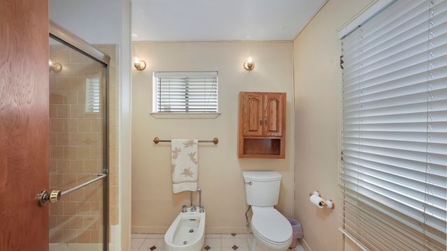 2323 E Hillcrest Avenue, Visalia, CA 93292