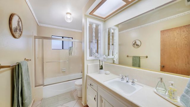 2323 E Hillcrest Avenue, Visalia, CA 93292