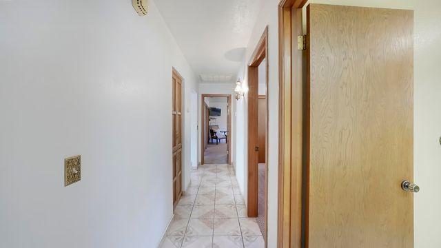 2323 E Hillcrest Avenue, Visalia, CA 93292