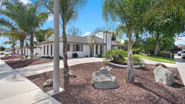 2323 E Hillcrest Avenue, Visalia, CA 93292