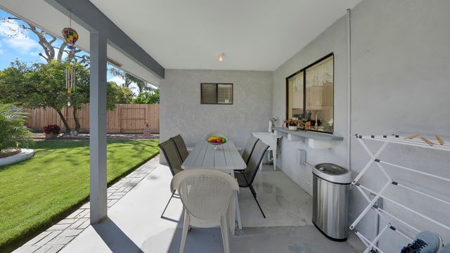 2323 E Hillcrest Avenue, Visalia, CA 93292