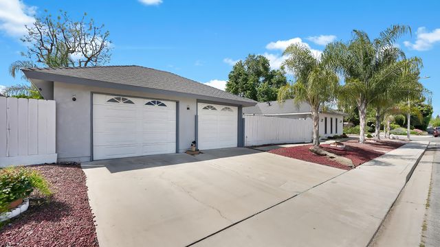 2323 E Hillcrest Avenue, Visalia, CA 93292
