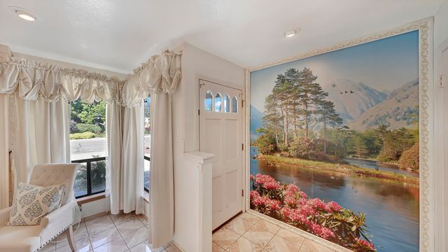 2323 E Hillcrest Avenue, Visalia, CA 93292