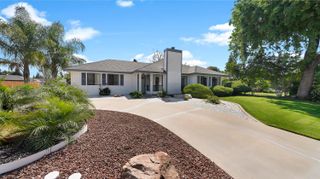 2323 E Hillcrest Avenue, Visalia, CA 93292