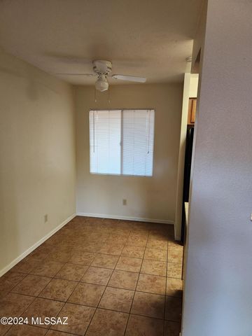 1810 E Blacklidge Dr Apt 212, Tucson, AZ 85719