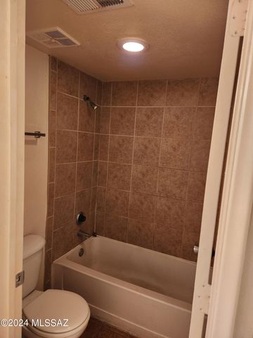 1810 E Blacklidge Dr Apt 212, Tucson, AZ 85719