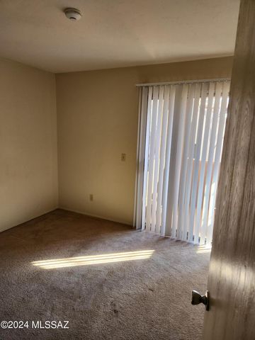 1810 E Blacklidge Dr Apt 212, Tucson, AZ 85719