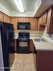 1810 E Blacklidge Dr Apt 212, Tucson, AZ 85719