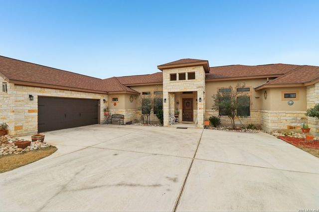 311 Abrego Lake, Floresville, TX 78114