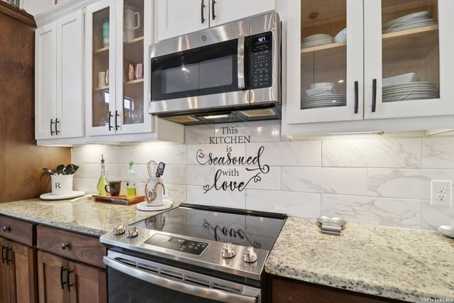 311 Abrego Lake, Floresville, TX 78114