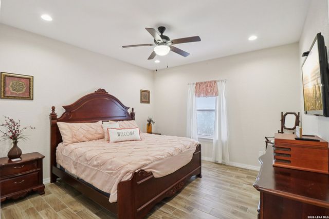 311 Abrego Lake, Floresville, TX 78114