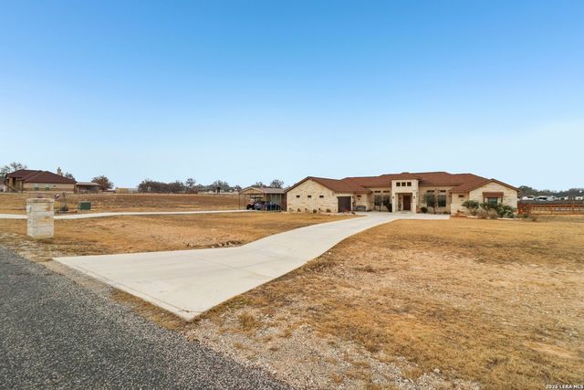 311 Abrego Lake, Floresville, TX 78114