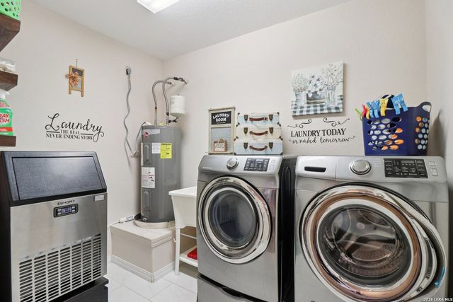 311 Abrego Lake, Floresville, TX 78114