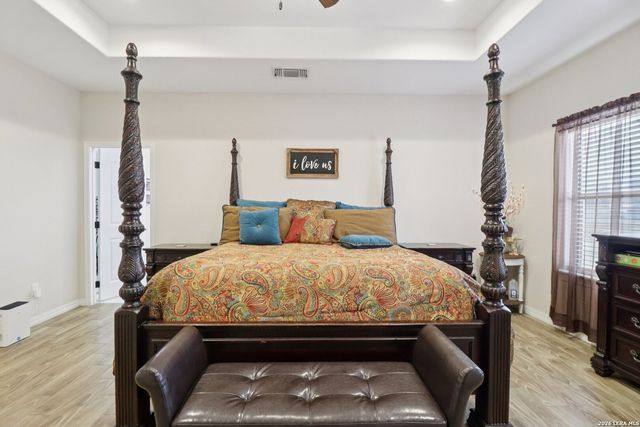 311 Abrego Lake, Floresville, TX 78114