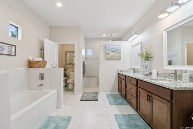 311 Abrego Lake, Floresville, TX 78114