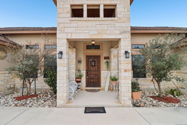 311 Abrego Lake, Floresville, TX 78114