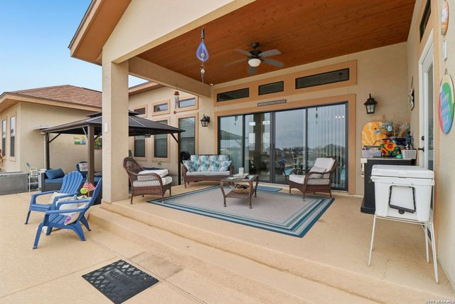 311 Abrego Lake, Floresville, TX 78114