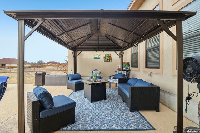 311 Abrego Lake, Floresville, TX 78114