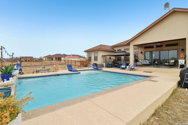 311 Abrego Lake, Floresville, TX 78114