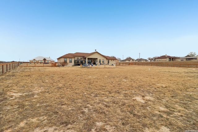 311 Abrego Lake, Floresville, TX 78114