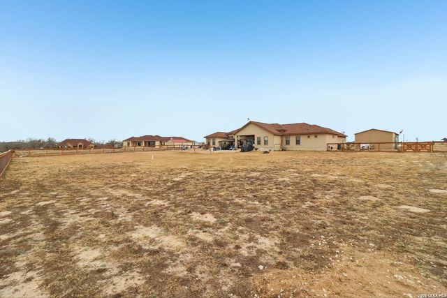 311 Abrego Lake, Floresville, TX 78114