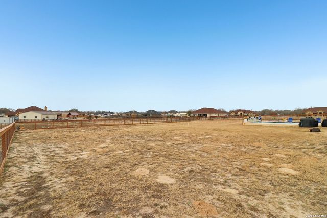 311 Abrego Lake, Floresville, TX 78114