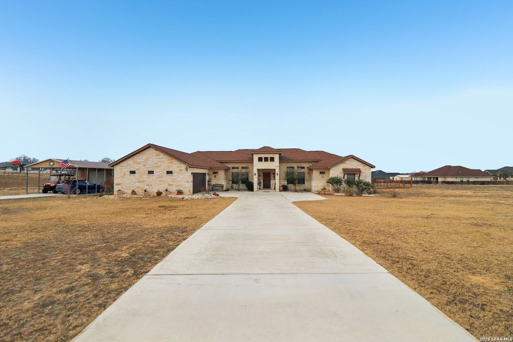 311 Abrego Lake, Floresville, TX 78114