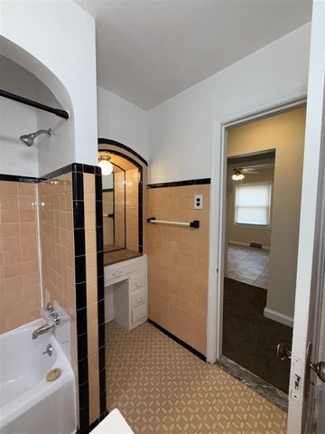 16800 Asbury Park, Detroit, MI 48235