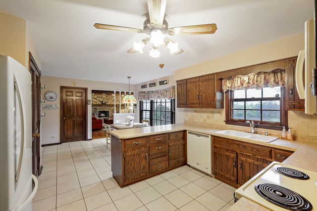 311 Clearbrook Court, Schaumburg, IL 60193