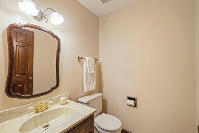 311 Clearbrook Court, Schaumburg, IL 60193