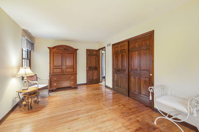 311 Clearbrook Court, Schaumburg, IL 60193