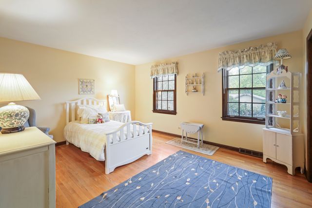 311 Clearbrook Court, Schaumburg, IL 60193